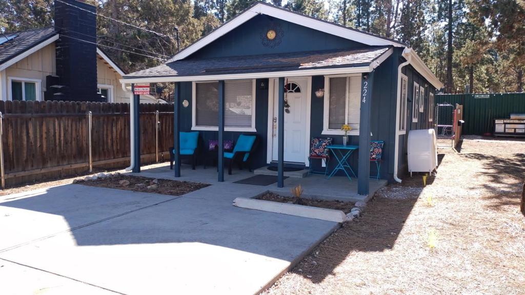 220 Mountain View Bl