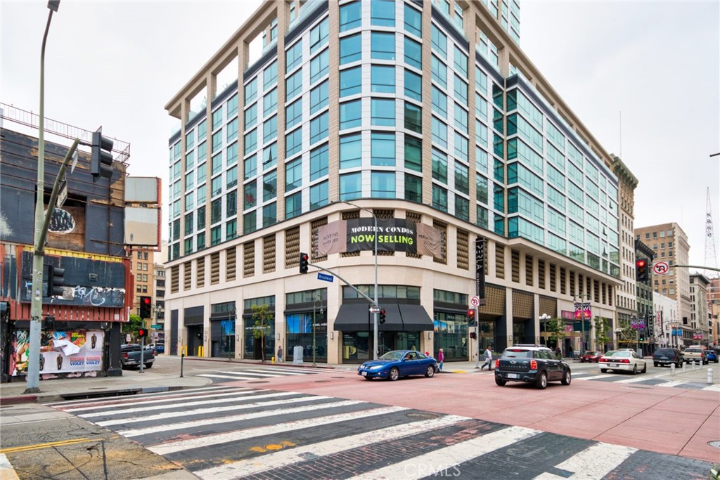 400 S Broadway 921