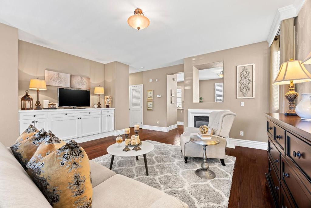 2405 Plateau Drive
