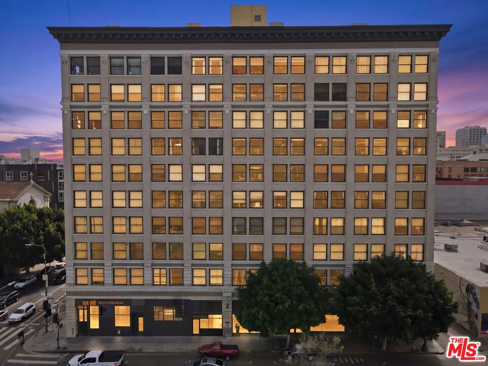108 W 2nd Street 908