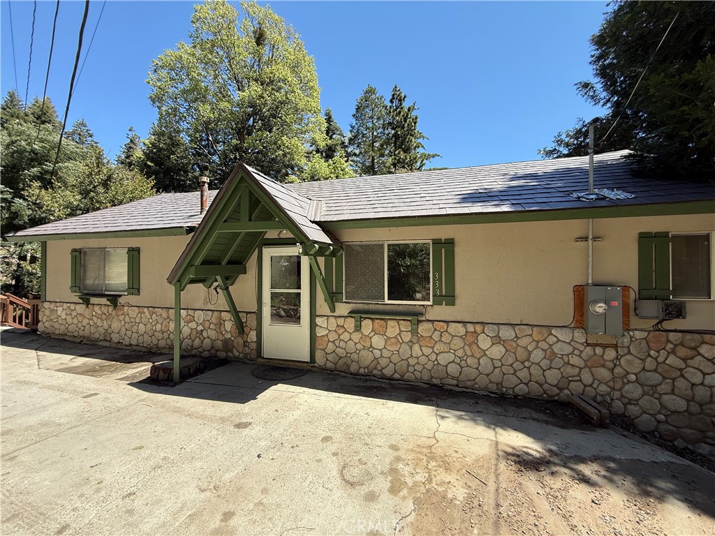333 La Casita Dr