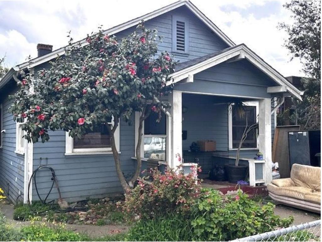 453 Grand Avenue