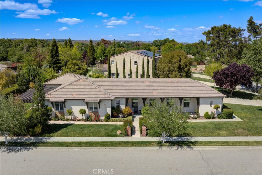 1090 Muscat Court