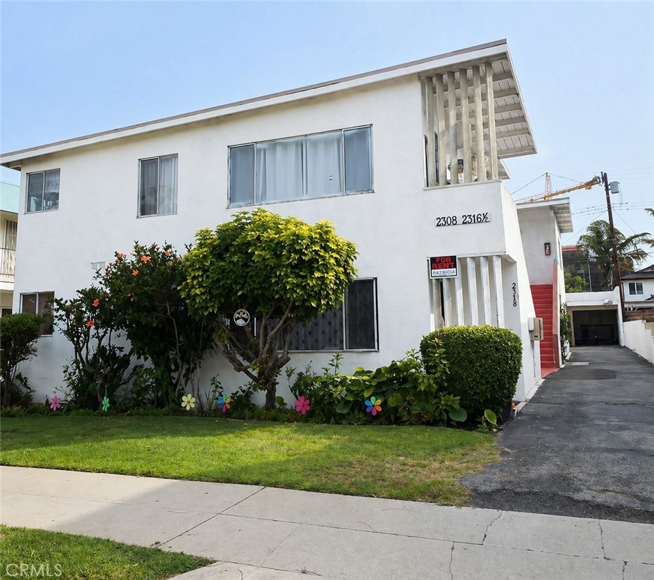 2316 S Carmelina
