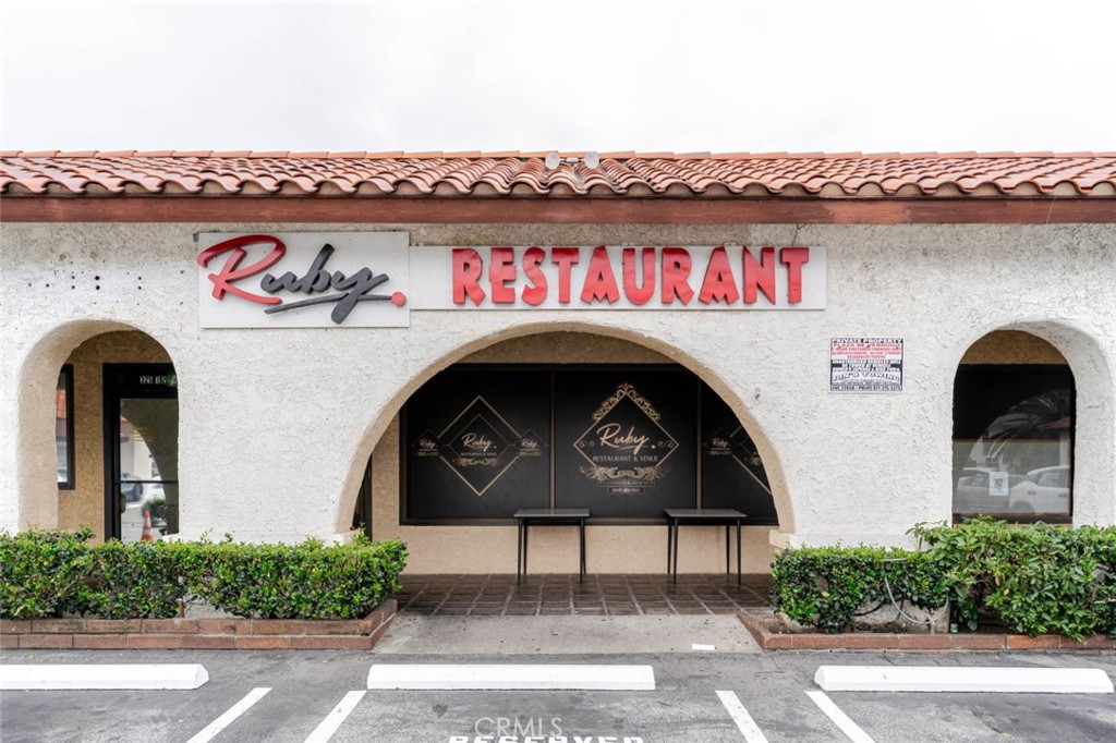 325 N Verdugo Road