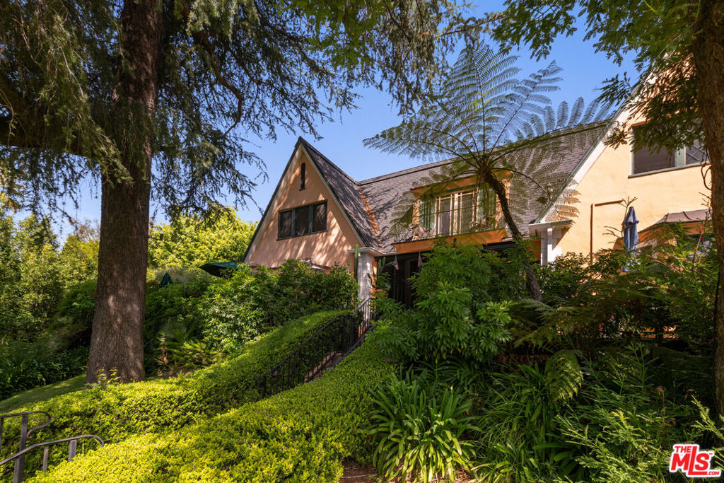 1954 Hillcrest Road 3