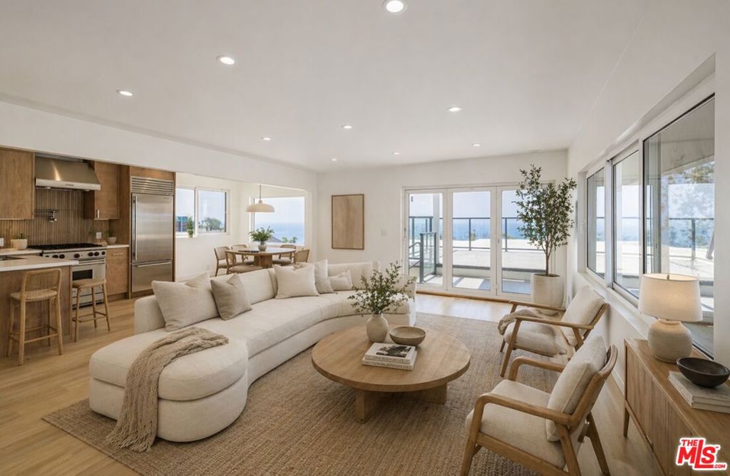 2442 S Coast Highway 8