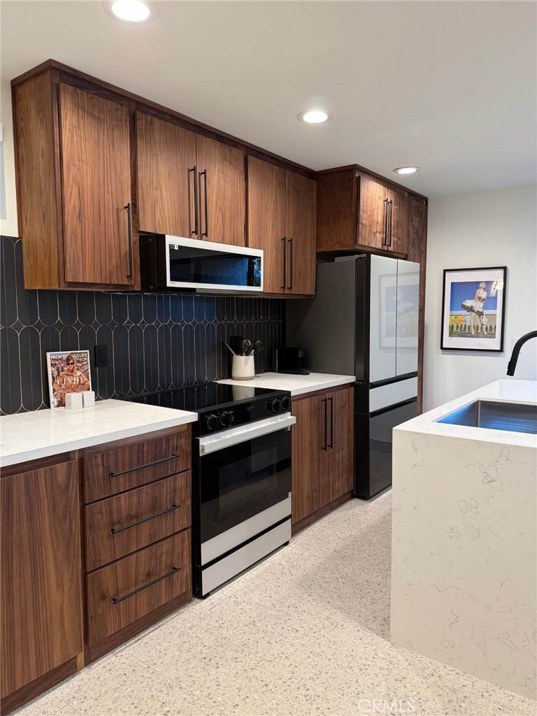 5300 E Waverly Drive M4104
