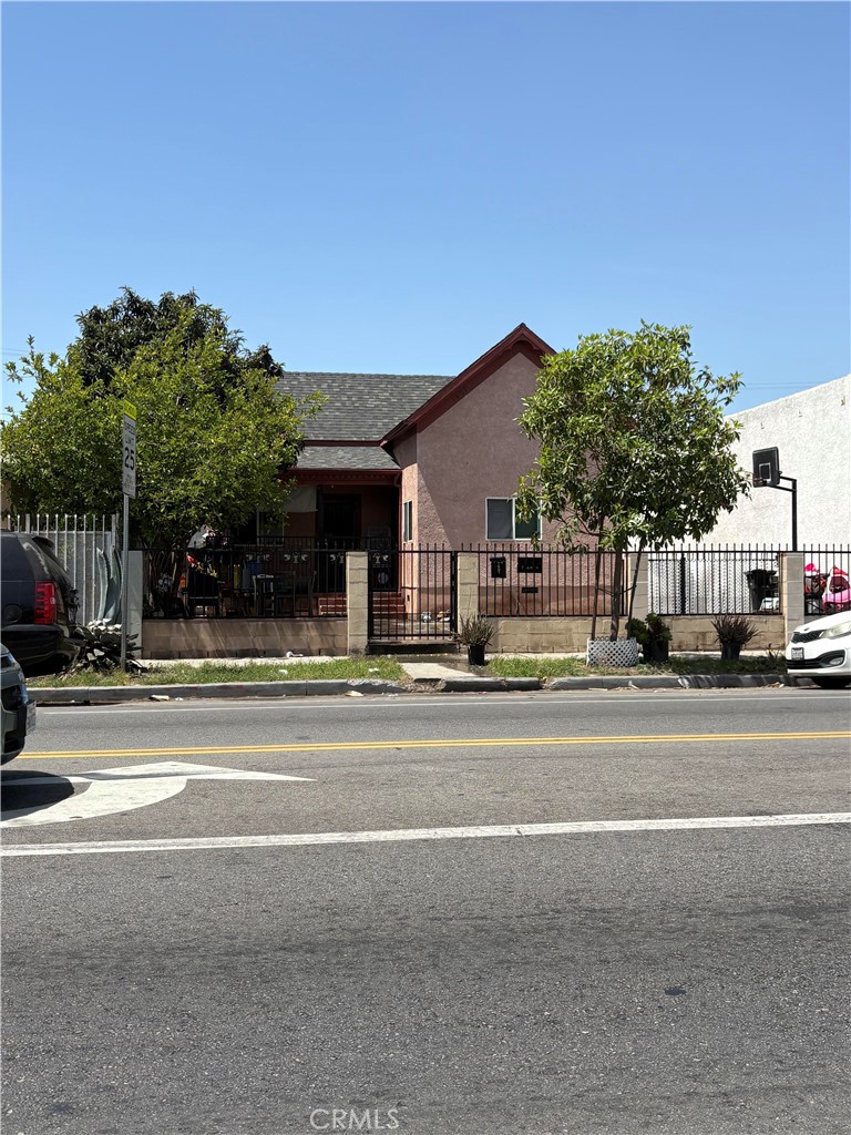 7607 S San Pedro