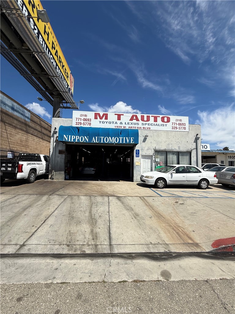 1939 W Artesia Boulevard