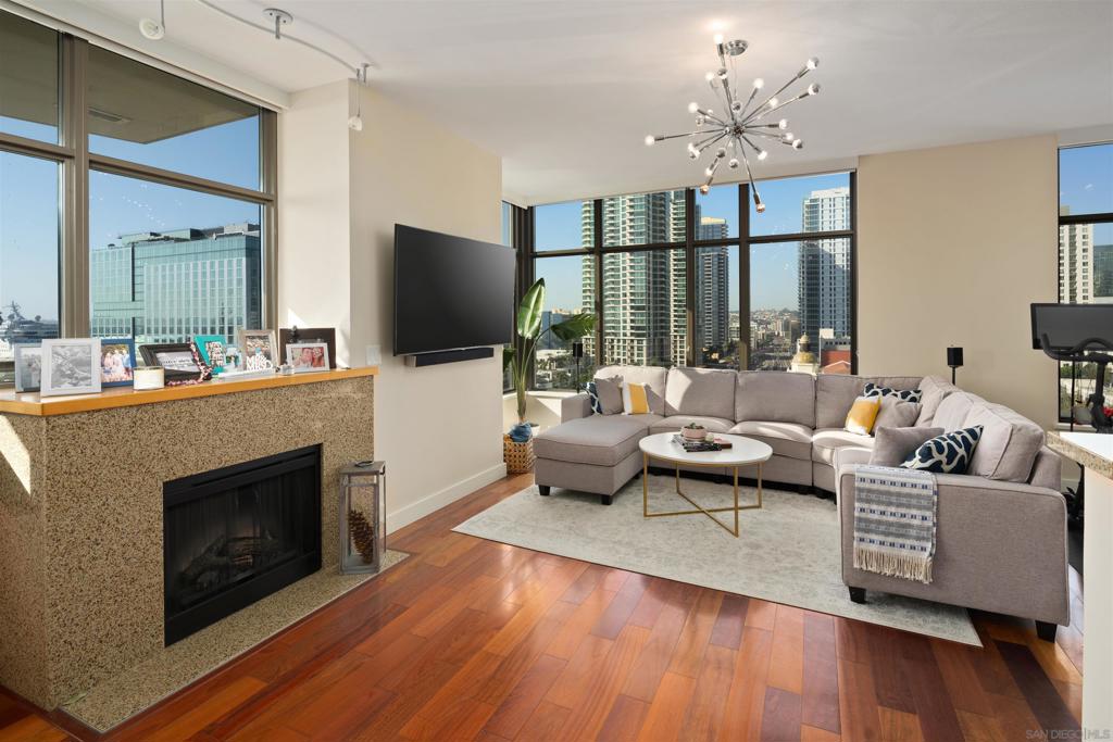 700 W E St 1303