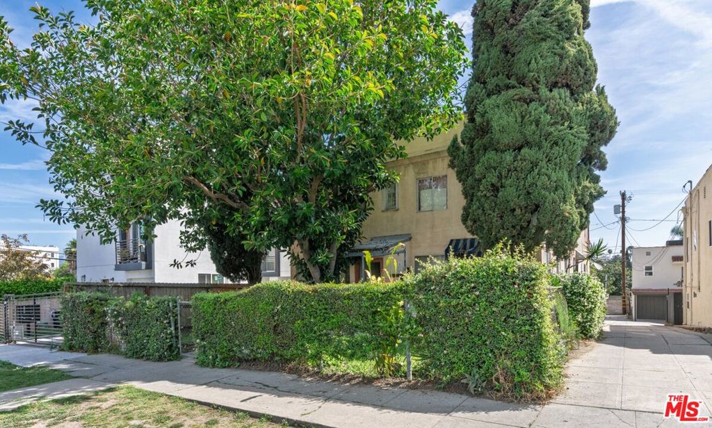 328 N Alexandria Avenue