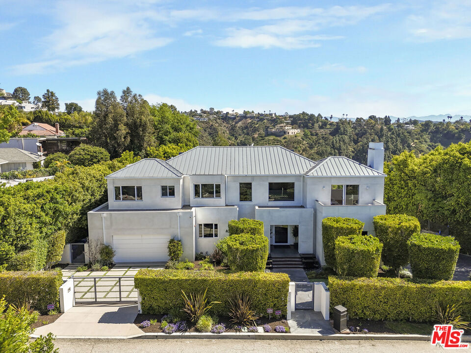1116 Linda Flora Drive