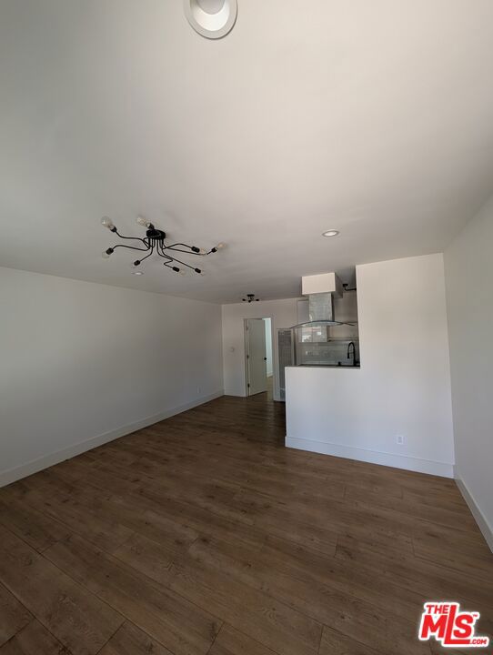 2626 Cloverfield Boulevard 3