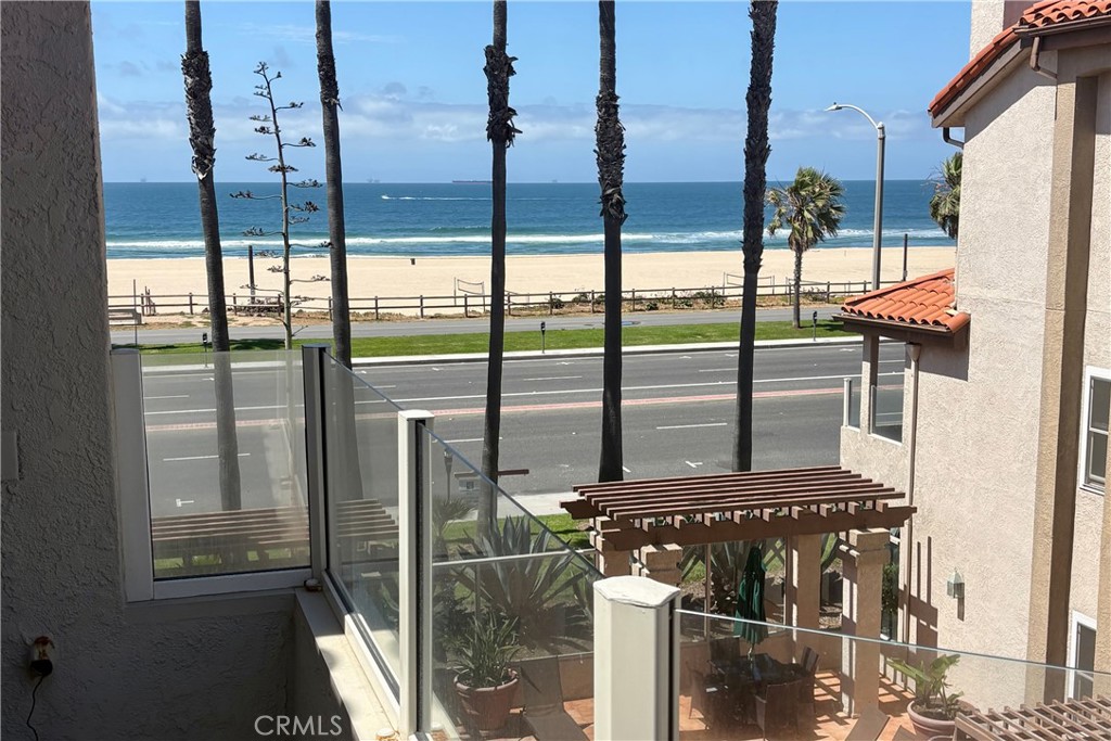 1400 Pacific Coast 305