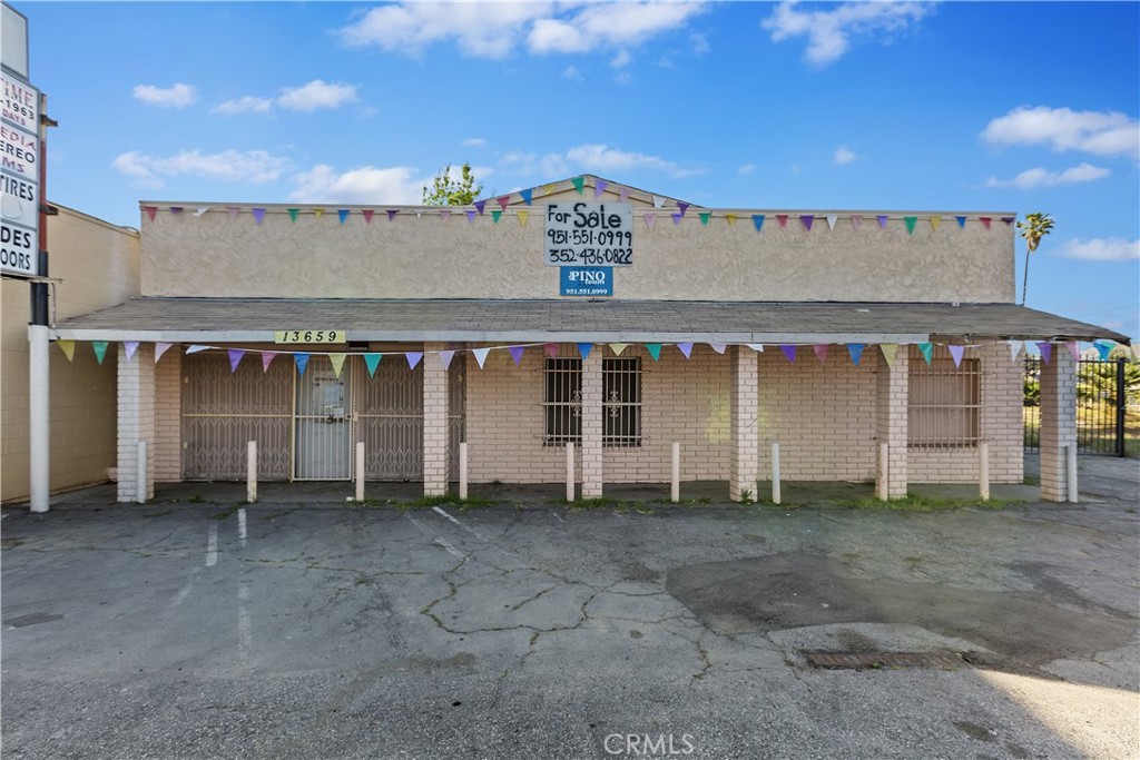 13659 Magnolia Avenue