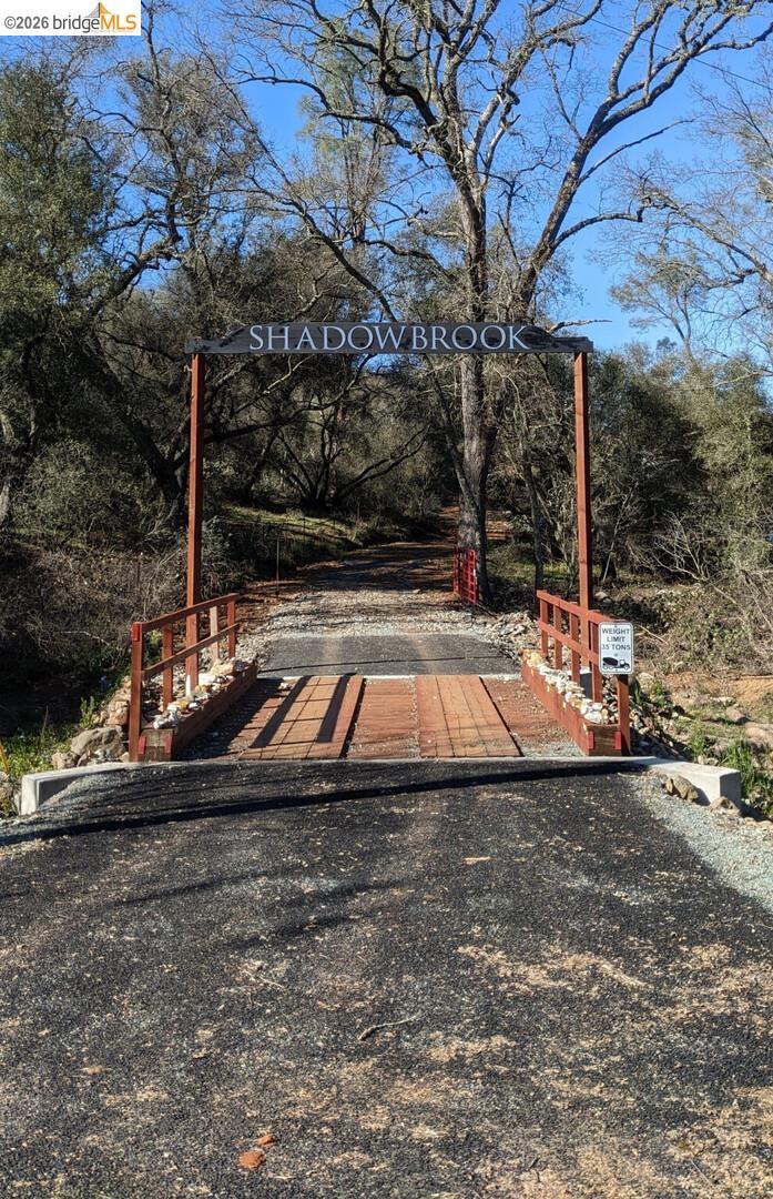 4095 Green Valley RD