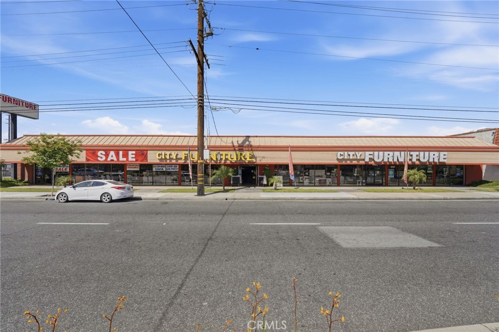 945 N Azusa Ave