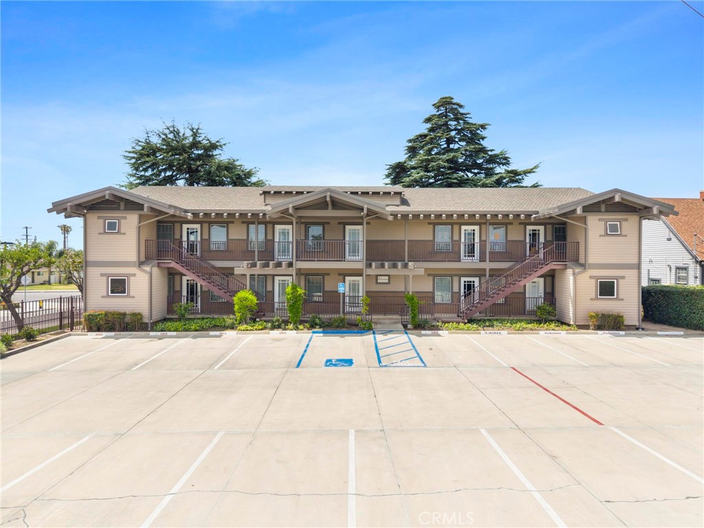 437 N Riverside