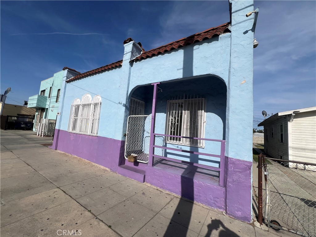 6812 S Hoover