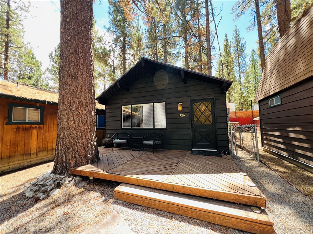 926 E Barker
