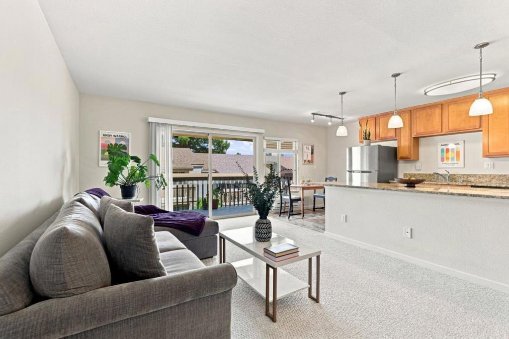 300 Glenwood Circle 258