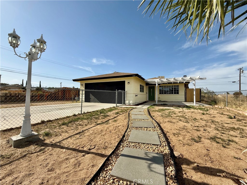 930 W Franklin Avenue