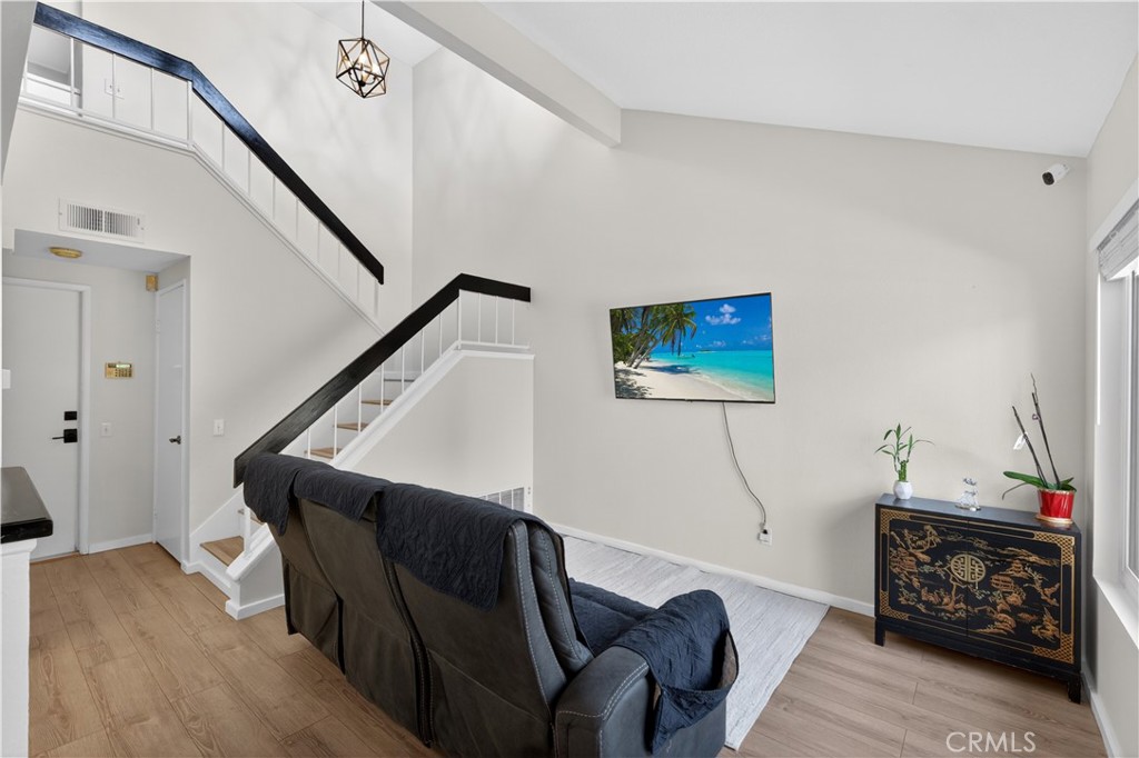 1363 N Schooner