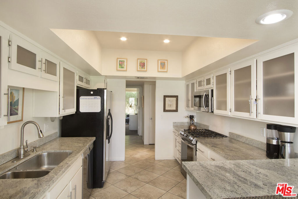 501 Desert Lakes Circle