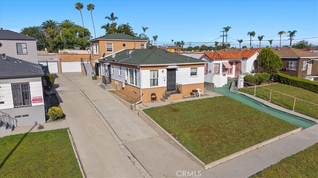 7831 S Normandie
