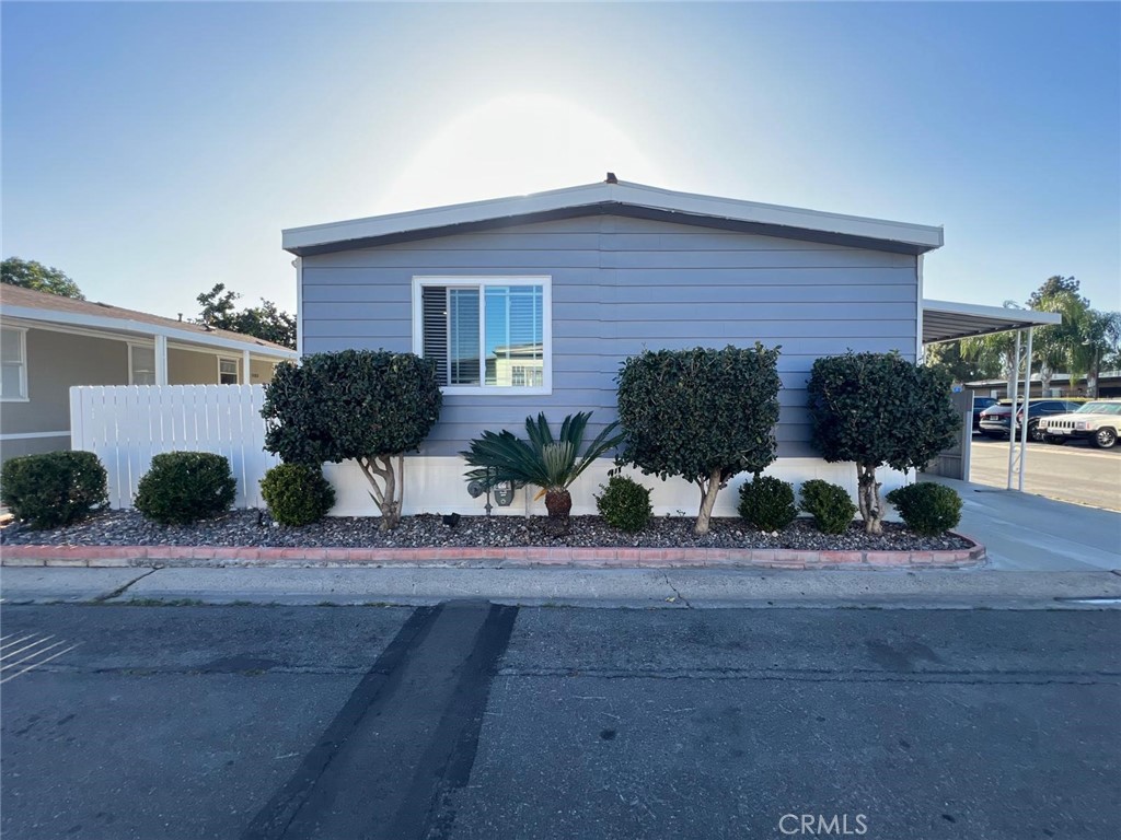 320 N Park Vista Street 20