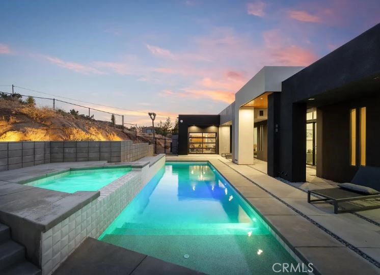 8175 Fox Trail