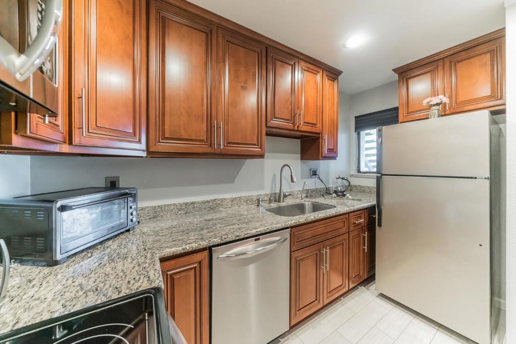 1055 N Capitol Avenue 169