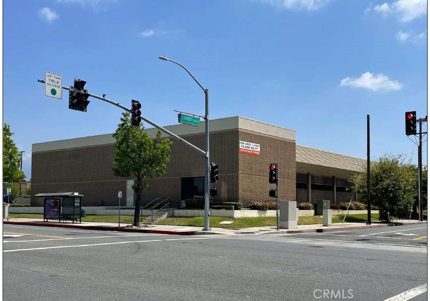 910 N Mountain Avenue