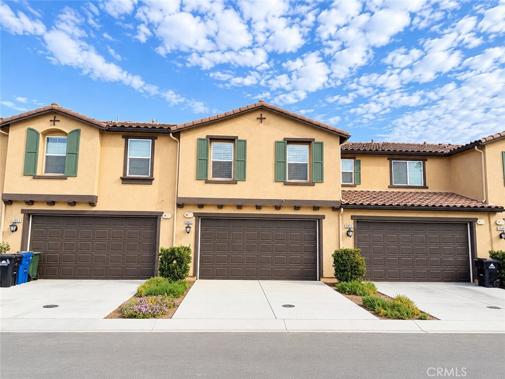 3953 E Rincon