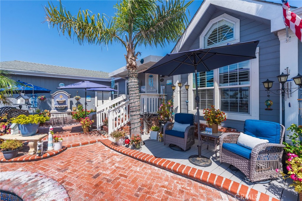 21851 Newland 268