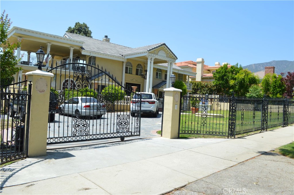 2215 N Euclid