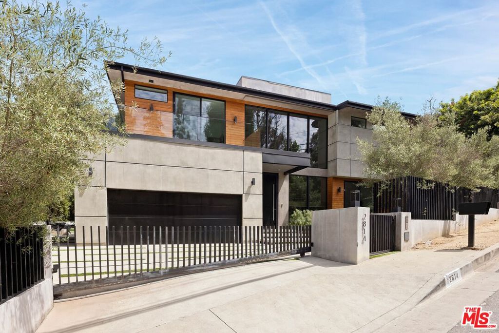 2814 Roscomare Road