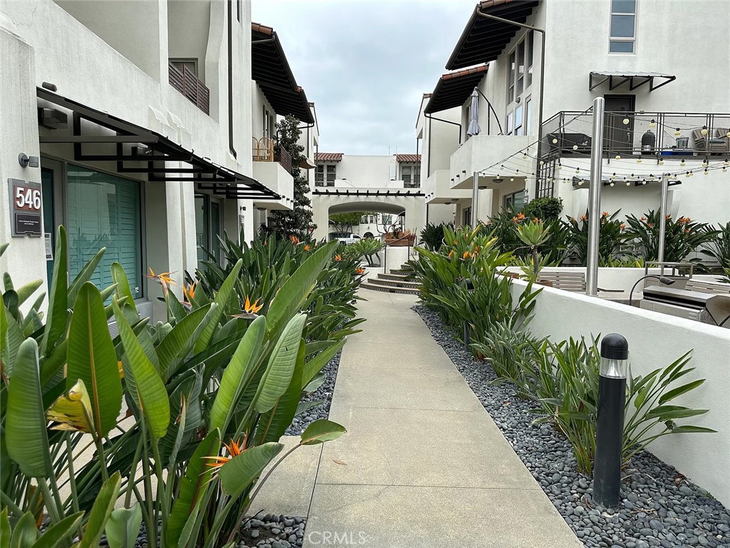 544 S Brea
