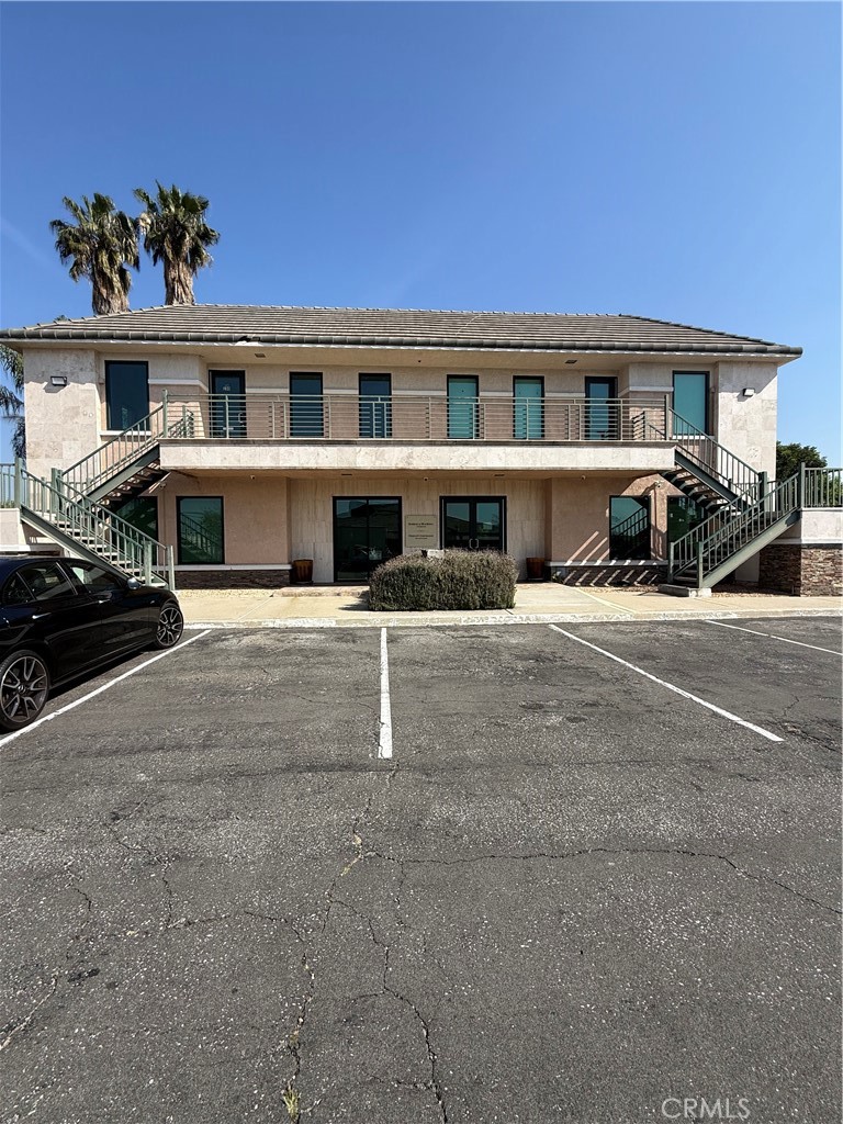 116 N Vineyard