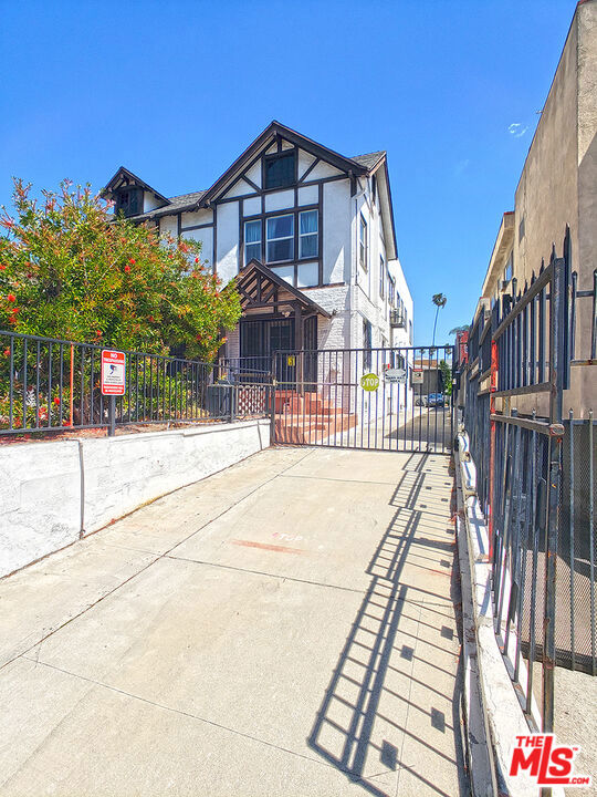 336 S Wilton Place 338