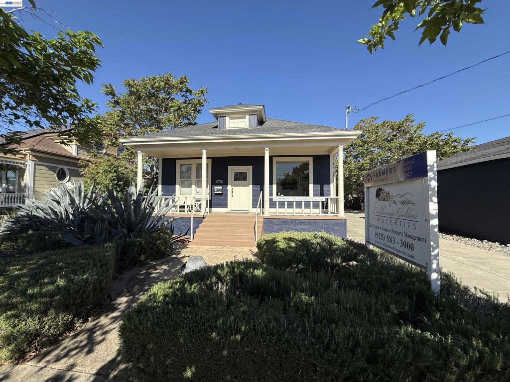 2426 2Nd St