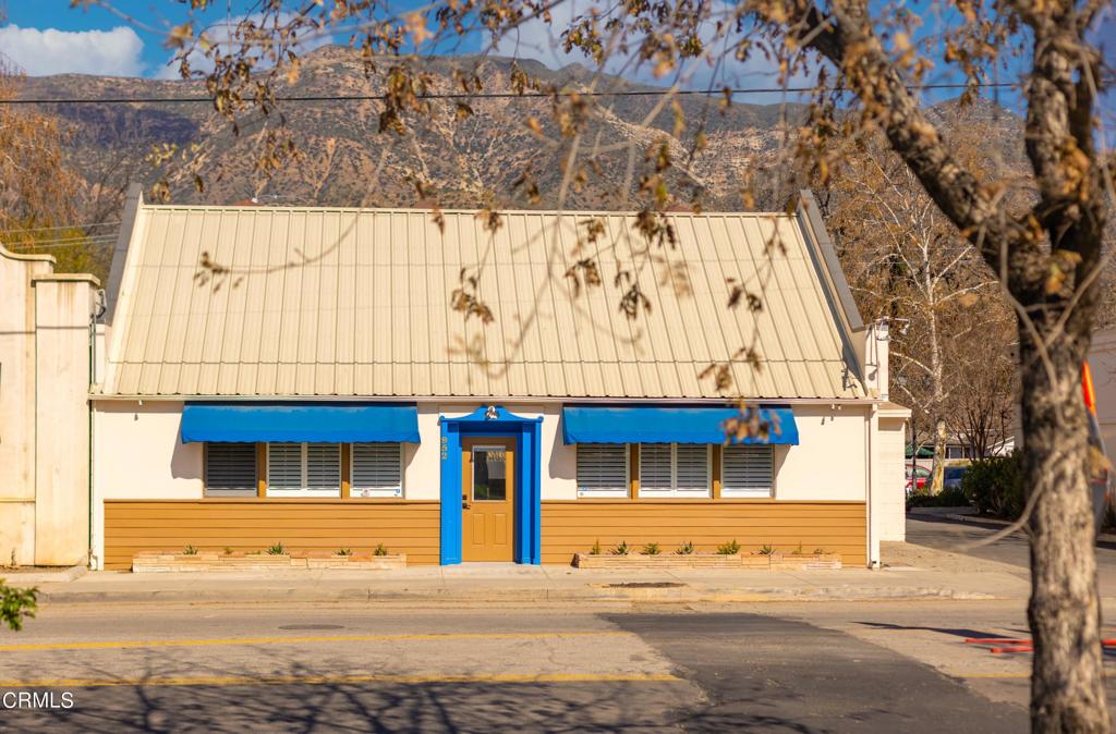 952 E Ojai Avenue
