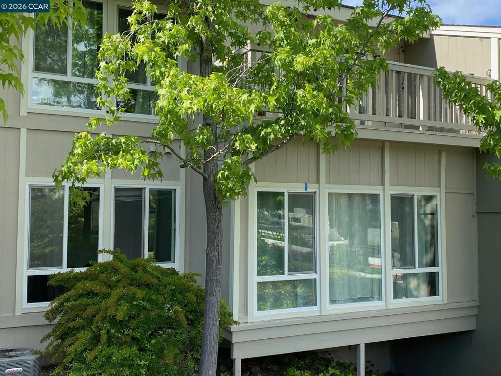 438 Ridgeview Dr