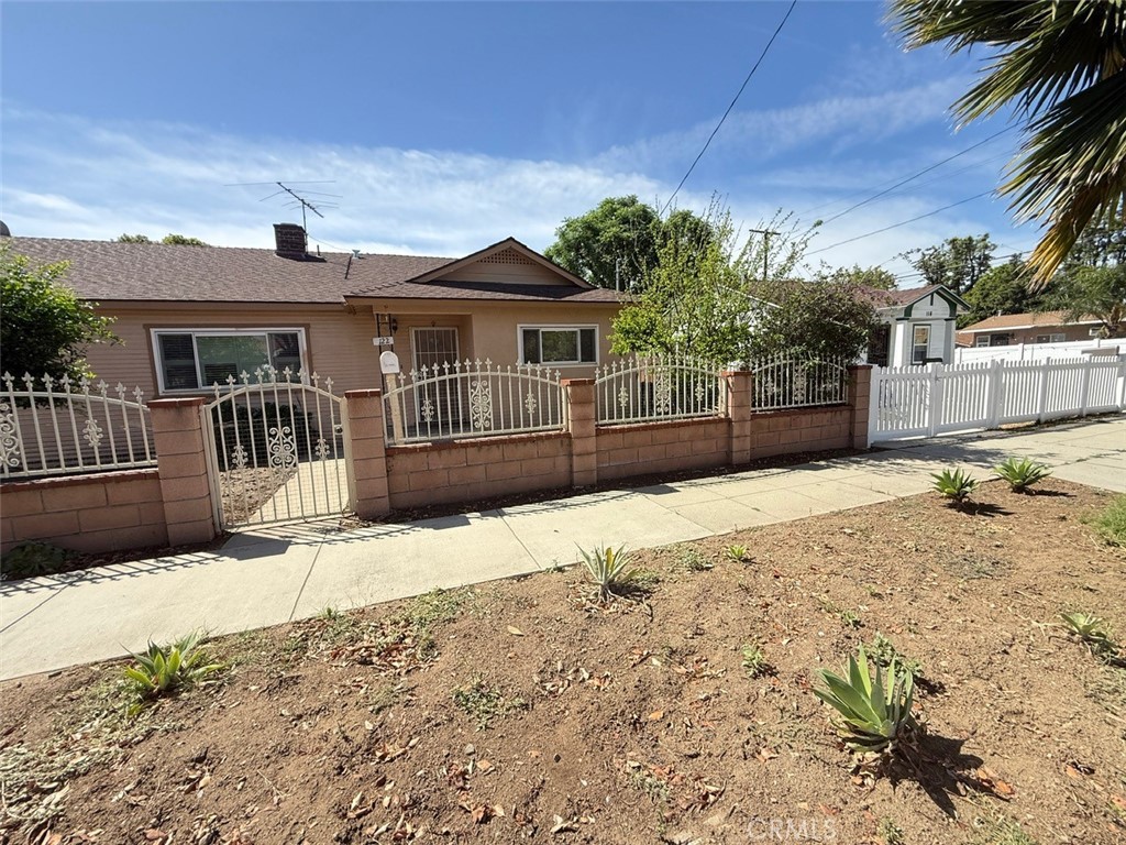 122 E Park