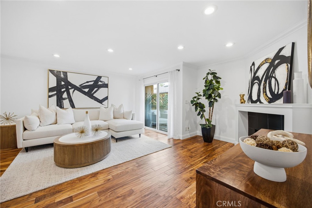 355 S Madison Avenue 224
