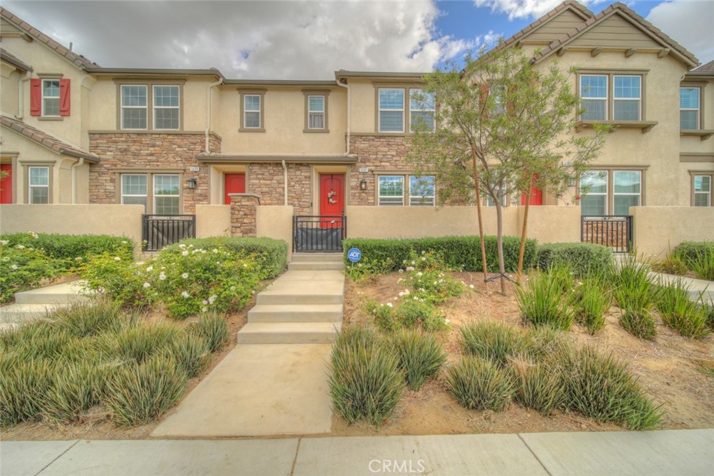 3981 E Huntington