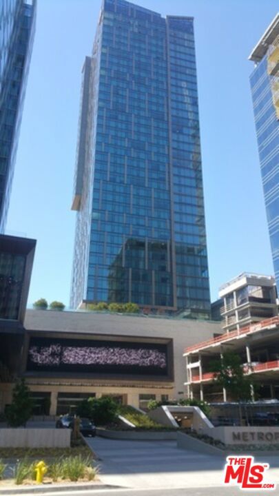 889 Francisco Street 2503