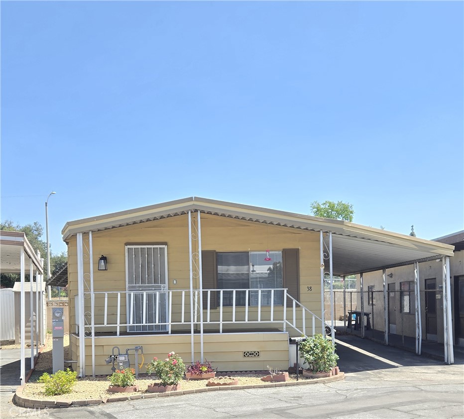 840 E Foothill blvd E 38