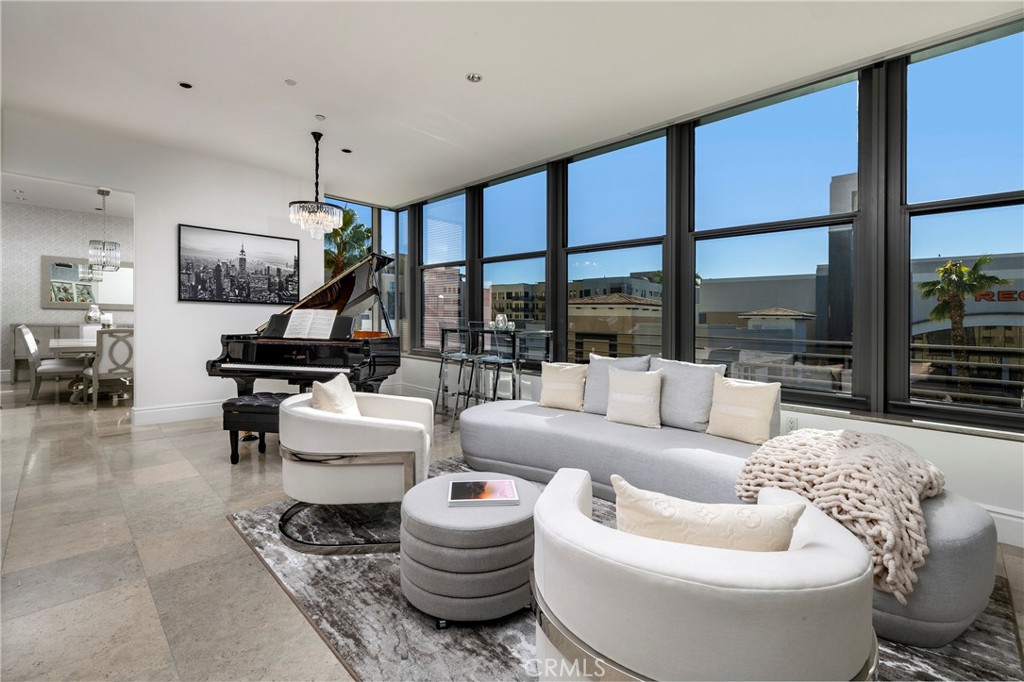 345 E Colorado Boulevard 404
